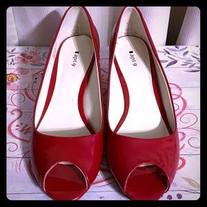 Classy red wedge 👠